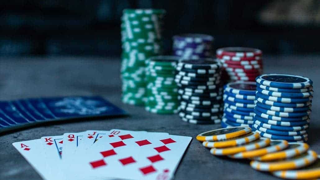 Tìm kiếm địa chỉ chân ái khi chơi poker trực tuyến