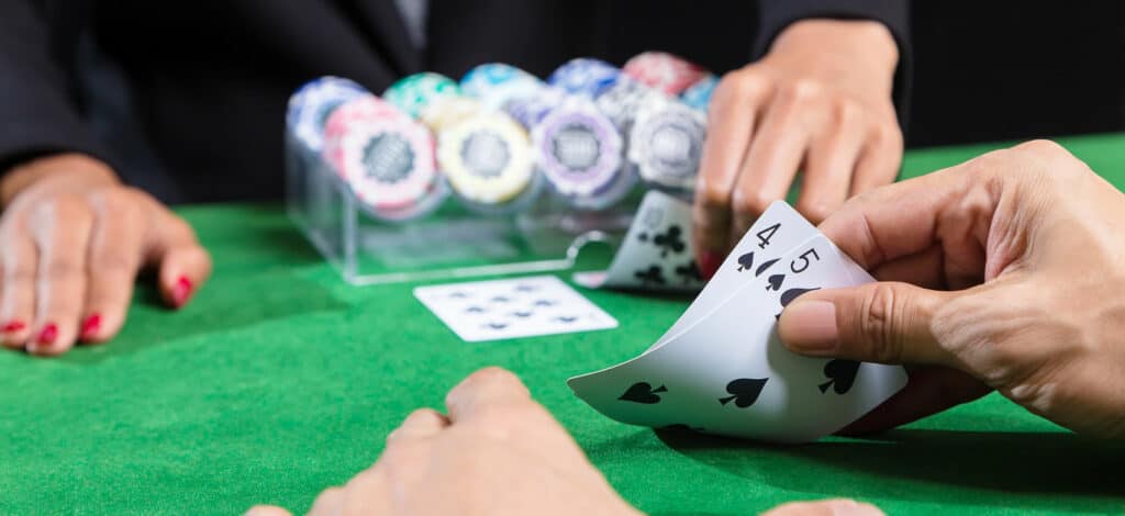 Vì sao nên đầu tư vào chơi Baccarat online?